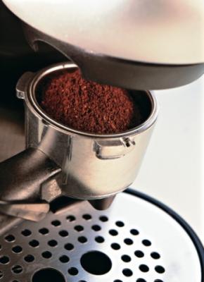 Кофеварка эспрессо Bosch TCA 4101 - отсек для кофе