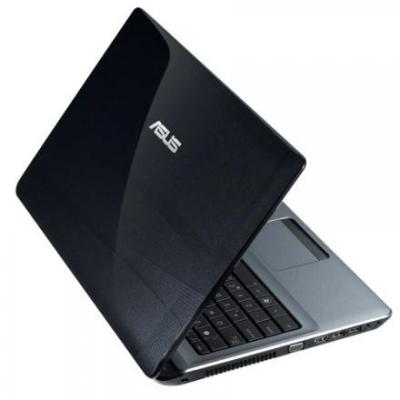 Ноутбук Asus A52JT-SX050D - сбоку полуоткрытый