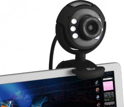 Веб-камера Trust SpotLight Webcam Pro 16428 - закрепленный на экране