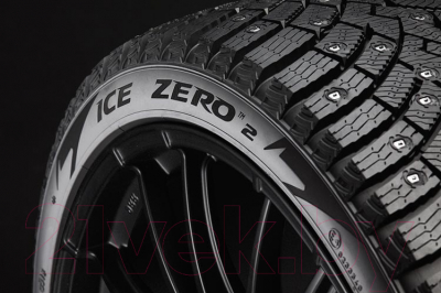 Зимняя шина Pirelli Ice Zero 2 245/40R19 98H Run-Flat (шипы)