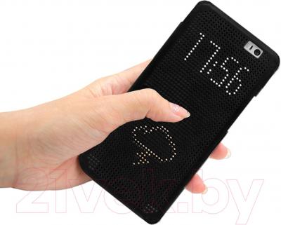 Чехол-книжка HTC Dot View Flip Case HC M100 (фиолетовый) - в руке