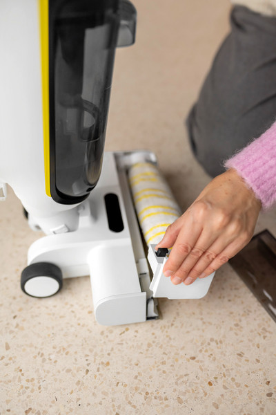 Вертикальный пылесос Karcher FCV 4 Dry