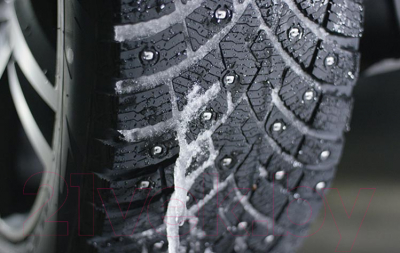 Зимняя шина Pirelli Scorpion Ice Zero 2 235/55R18 104H (шипы)