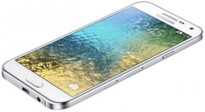 Мобильный телефон Samsung E500H/DS Galaxy E5 (белый)