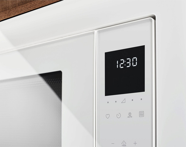 Микроволновая печь Electrolux LMS4253TBW