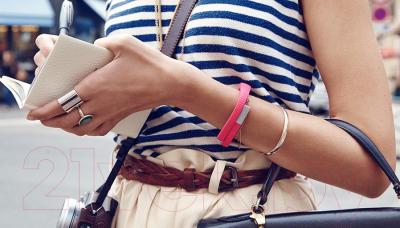 Фитнес-трекер Jawbone UP24 (L, розовый) - вид на руке