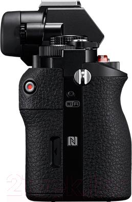 Зеркальный фотоаппарат Sony ILCE-7B - вид сбоку