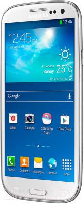 Смартфон Samsung Galaxy S III Duos / I9300I (белый) - вполоборота