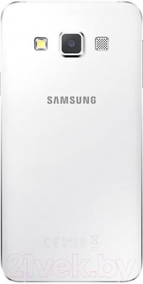 Смартфон Samsung Galaxy A3 / A300F/DS (белый) - вид сзади