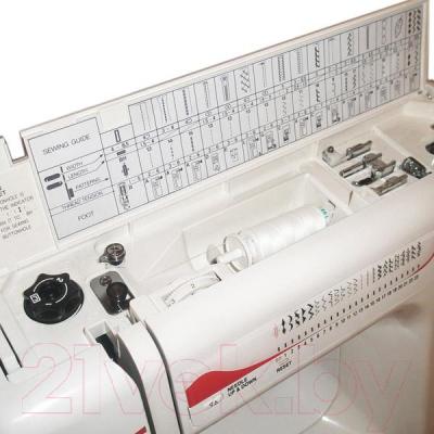 Швейная машина Janome My Excel W23U - верхняя нить и отделение для хранения лапок