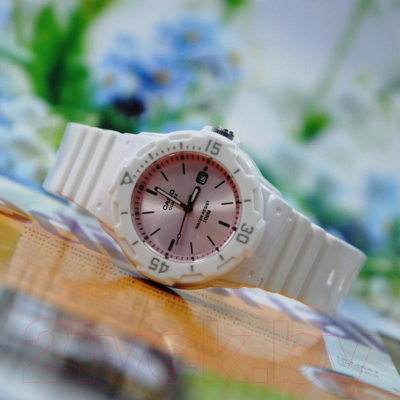 Часы наручные женские Casio LRW-200H-4E3VEF