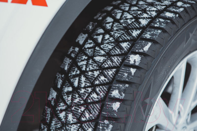 Зимняя шина Bridgestone Blizzak DM-V2 215/80R15 102R
