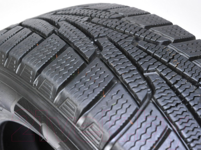 Зимняя шина Kumho I'Zen KW31 215/45R17 91R