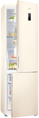 Холодильник с морозильником Samsung RB37J5250EF/WT - с полуоткрытой дверцей