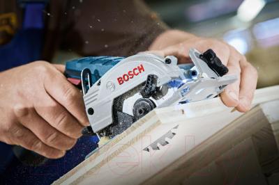 Профессиональная дисковая пила Bosch GKS 10.8 V-LI Professional (0.601.6A1.001) - в работе