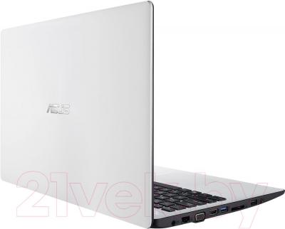 Ноутбук Asus X553MA-SX625B - вид сзади