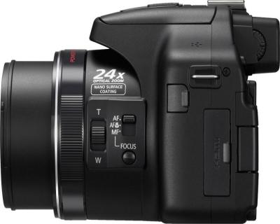 Компактный фотоаппарат Panasonic Lumix DMC-FZ150EE-K - вид сбоку