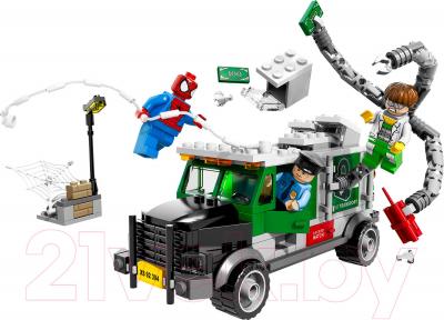 Конструктор Lego Super Heroes Кража грузовика Доктора Осьминога (76015)