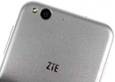 Смартфон ZTE Blade S6 (серебристый)