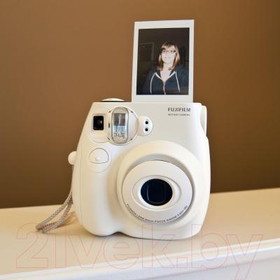 Фотоаппарат с мгновенной печатью Fujifilm Instax Mini 8 (белый)