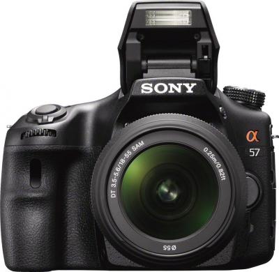 Зеркальный фотоаппарат Sony SLT-A57Y - вид спереди со сменным объективом