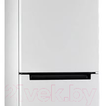 Холодильник с морозильником Indesit DF 5200 W