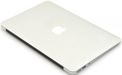 Ноутбук Apple MacBook Air 11'' (MD223RS/A) - Вид в закрытом состоянии