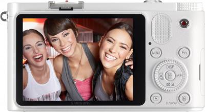 Беззеркальный фотоаппарат Samsung EV-NX1000 White (EV-NX1000BFWRU) - вид сзади
