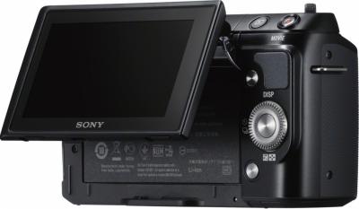 Беззеркальный фотоаппарат Sony Alpha NEX-F3K Black - вид сзади: поворотный экран
