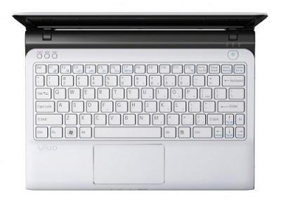 Ноутбук Sony VAIO SVE1111M1RW - Вид сверху клавиатура