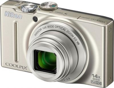 Компактный фотоаппарат Nikon COOLPIX S8200 Silver - общий вид