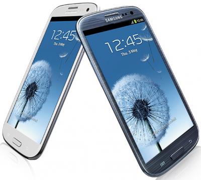 Смартфон Samsung Galaxy S III / I9300 (голубой) - в сравнении