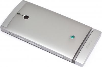 Смартфон Sony Xperia P (LT22i) Silver - вид сзади