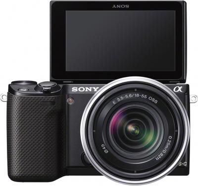 Беззеркальный фотоаппарат Sony Alpha NEX-5RK Black - вид спереди+ поворотный экран