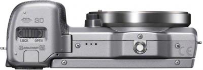 Беззеркальный фотоаппарат Sony Alpha NEX-5RK (серебристый) - вид снизу