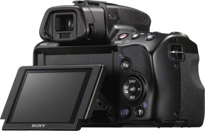 Зеркальный фотоаппарат Sony SLT-A37M (черный) - вид сзади, поворотный экран