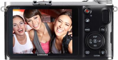Беззеркальный фотоаппарат Samsung NX210 Kit 18-55mm Black-Silver - вид сзади