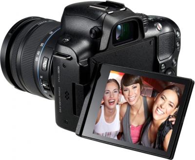 Беззеркальный фотоаппарат Samsung NX20 Kit 18-55mm Black - поворотный экран