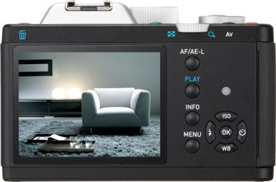 Беззеркальный фотоаппарат Pentax K-01 + DA 40mm XS Black - вид сзади