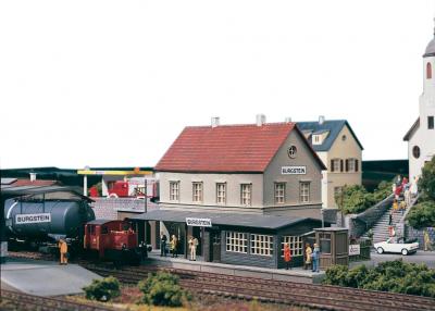 Элемент железной дороги Piko Вокзал Бургштайн (61820) - общий вид