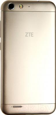 Смартфон ZTE Blade X7 (золотой)
