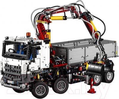 Конструктор Lego Technic Mercedes-Benz Arocs (42043)