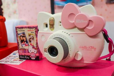 Фотоаппарат с мгновенной печатью Fujifilm Instax Mini Hello Kitty