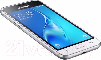 Смартфон Samsung Galaxy J1 2016 / J120F/DS (белый)