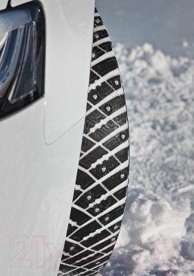 Зимняя шина Goodyear UltraGrip Ice Arctic 215/65R16 98T (шипы)