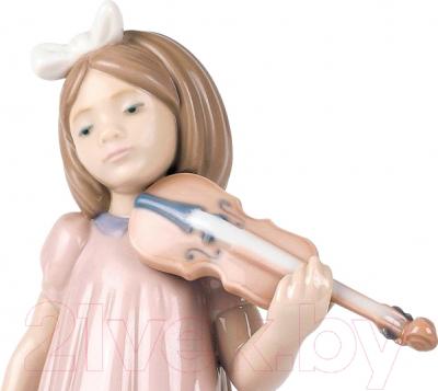 Статуэтка NAO Childhood "Девочка со скрипкой"