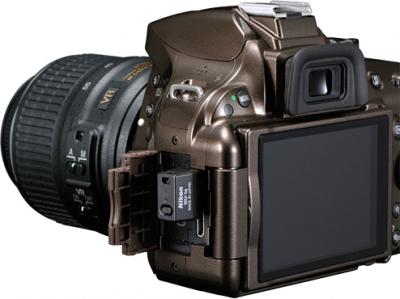 Зеркальный фотоаппарат Nikon D5200 Kit (18-55mm VR, бронзовый) - общий вид