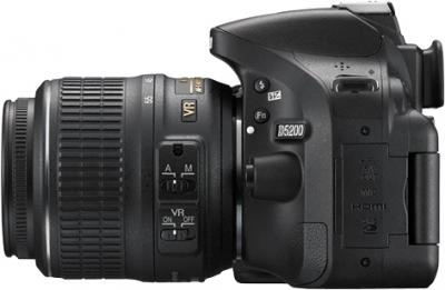 Зеркальный фотоаппарат Nikon D5200 Kit (18-55mm VR, черный) - вид слева