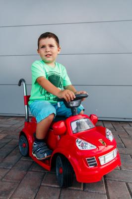 Детский автомобиль Sundays Porsche Mini BJ26 (красный)