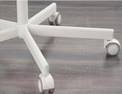 Стул офисный Ikea Сколберг/Споррен 690.235.94 (красный/белый) - колесики автоматически блокируются, когда стул не используется